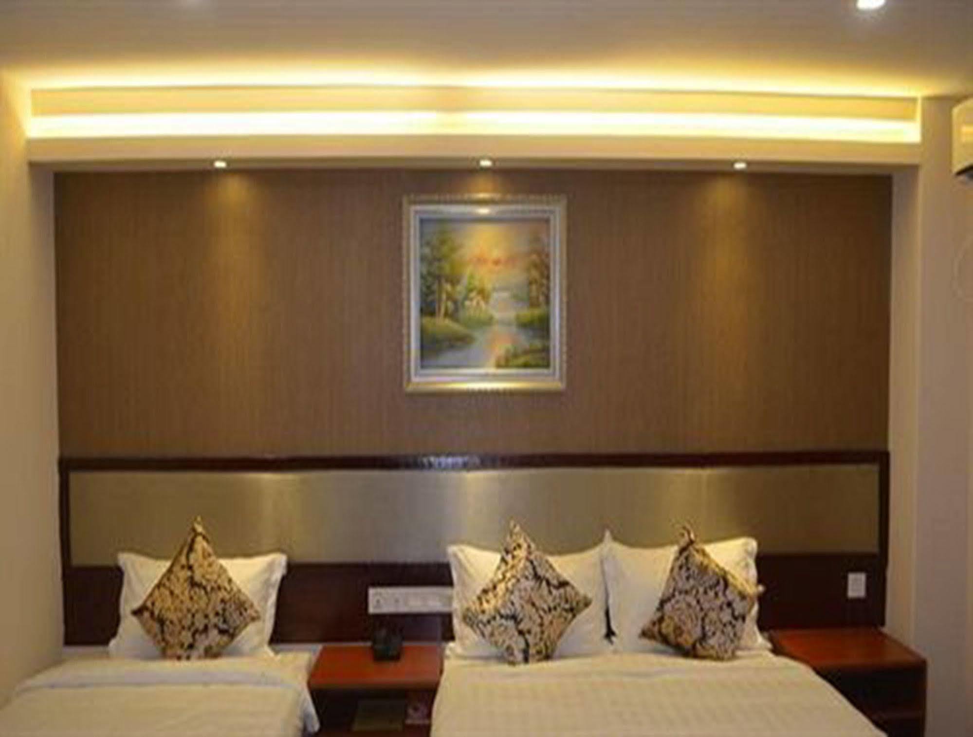 Good Luck Hotel ย่างกุ้ง ภายนอก รูปภาพ